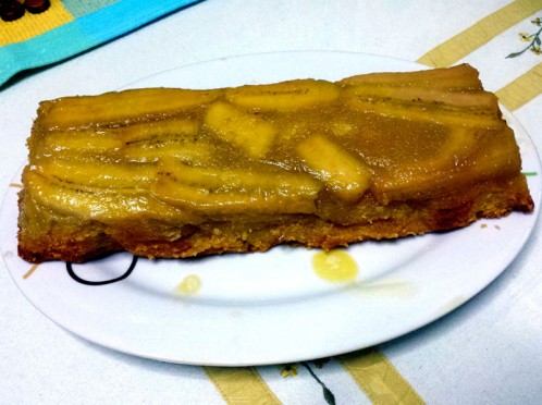 ΚΕΙΚ ΜΕ ΚΑΡΑΜΕΛΩΜΕΝΗ ΜΠΑΝΑΝΑ