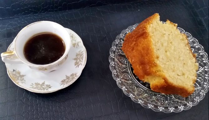 Κέικ μαστίχας με γεύση από τσουρέκι