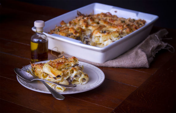 Σουφλέ ζυμαρικών από τον Άκη Πετρετζίκη